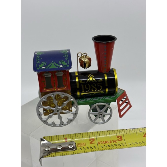 Hallmark Keepsake Ornament "TIN LOCOMOTIVE" 1985 Collector's Series #4 - Picture 3 of 4